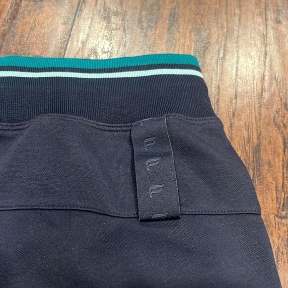 Fabletics The Lafayette Shorts size M NWT classic navy perfect for training - Picture 8 of 11